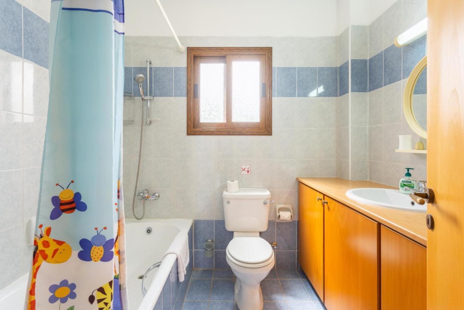Halima Alexandros Villa *
